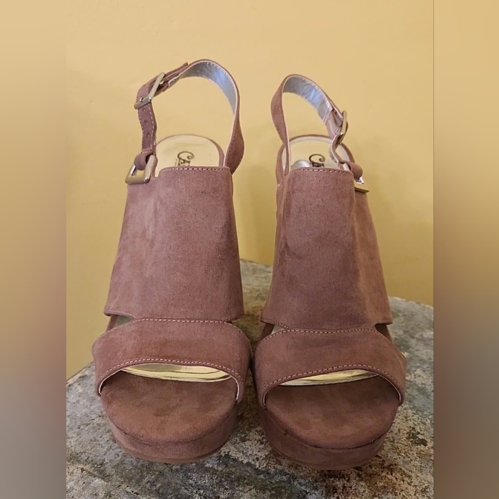 Carlos Santana wedges Becca size 9.5